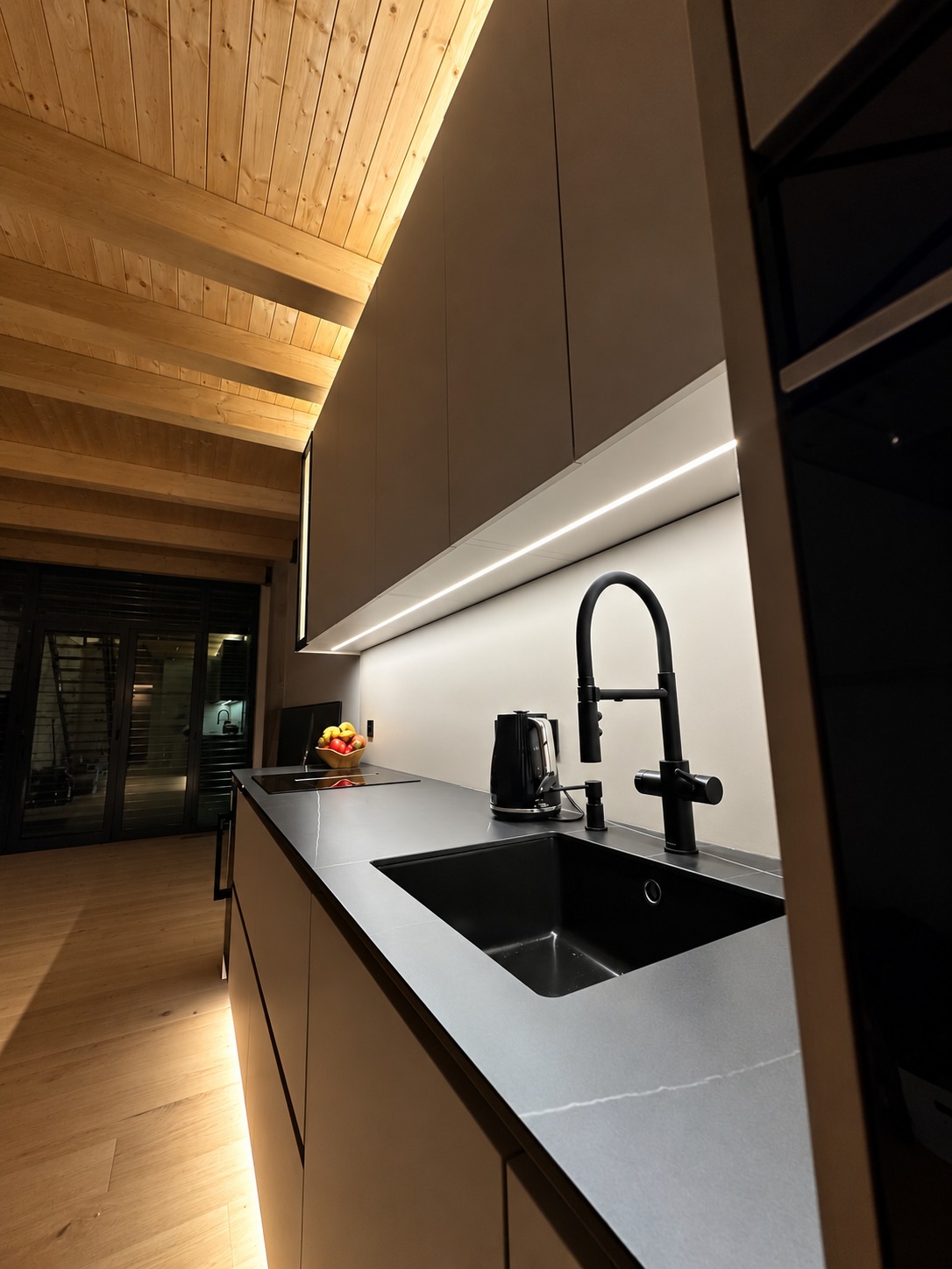 Nábytek na míru — realizace Vamax Design 13