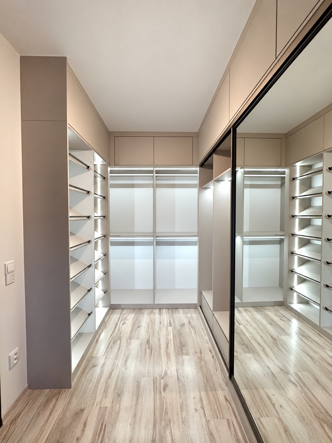 Nábytek na míru — realizace Vamax Design 34